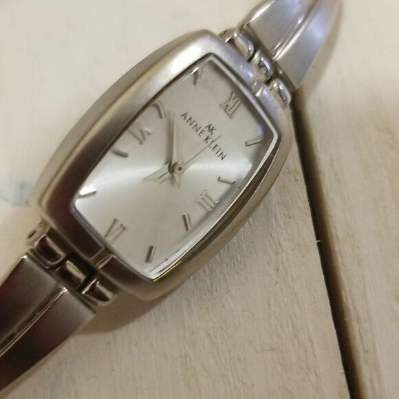 6 Ladies Watch Bundle Deal - Picture 2 of 8